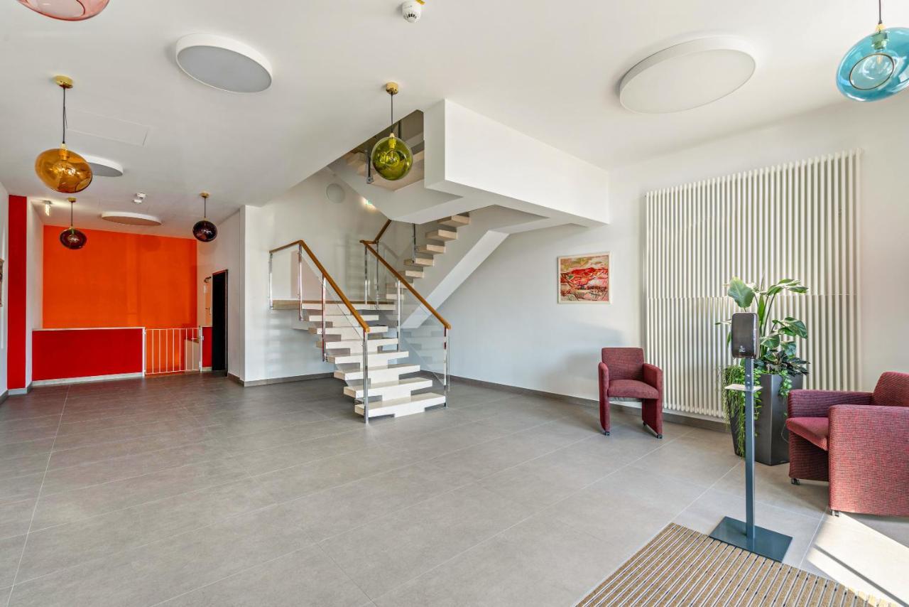 Huber Living Basic 106 Apartment Germering Bagian luar foto